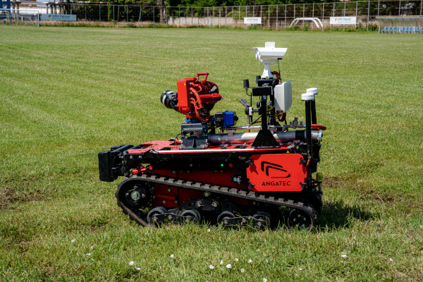 Robotul pentru situatii de urgenta TEC800